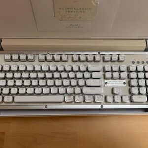 Azio Retro Classic Prestige Keyboard